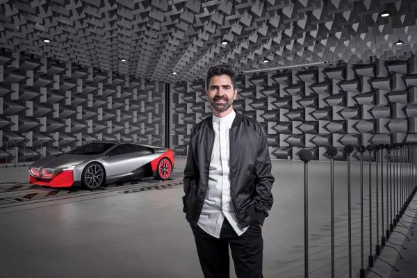 Un compositore disegna i suoni delle auto del futuro