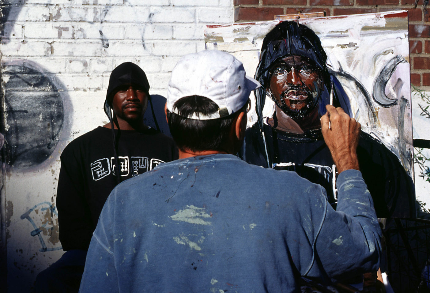 New York 1993 - Immagine fotografica raffigurante un pittore che dipinge un ritratto di un afroamericano