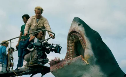 Steven Spielberg sul set de "Lo squalo" ("Jaws"), 1975