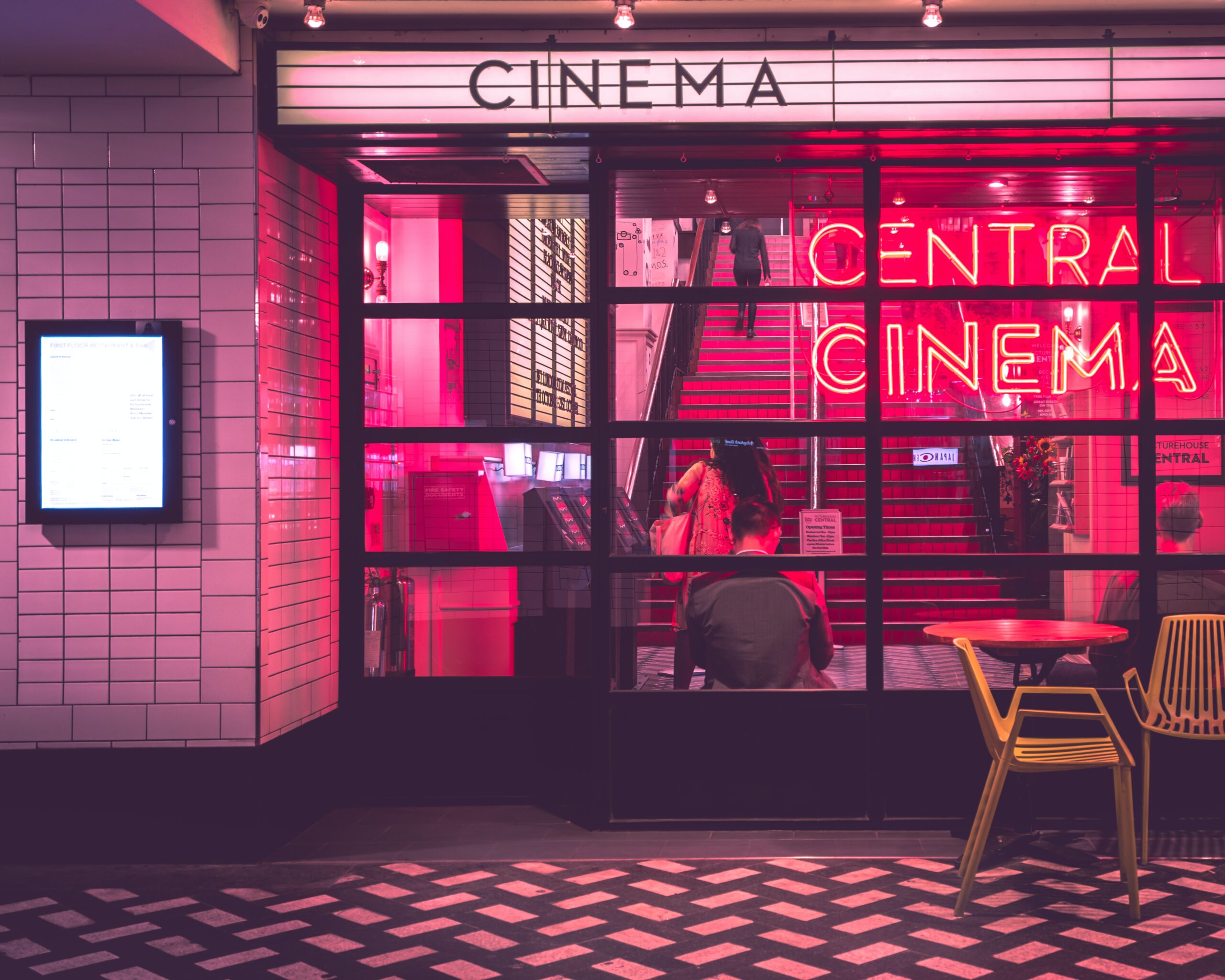 cinema in tonalità rosa