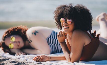 ragazze sulla spiaggia